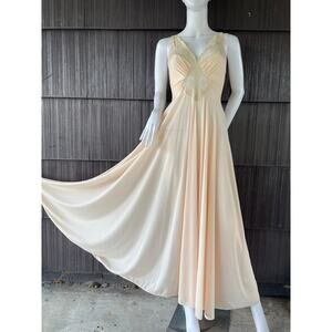 🔥VTG Olga Bodysilk Peach Full Sweep Nightgown  Sweetheart lace Sheer Romantic